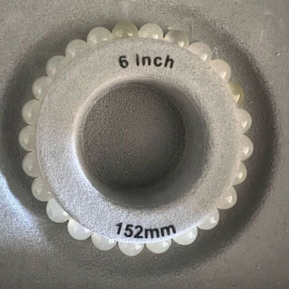 Light Yellow Jade Beaded Stretch Bracelet - Picture 6 of 7